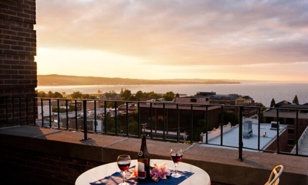 Balcony with table set for two with overview of the lake